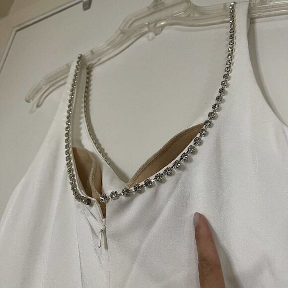 NWT! MAC DUGGAL SLEEVELESS CRYSTAL SCOOP NECKLINE COLUMN White GOWN US-6 26583 - Picture 8 of 12